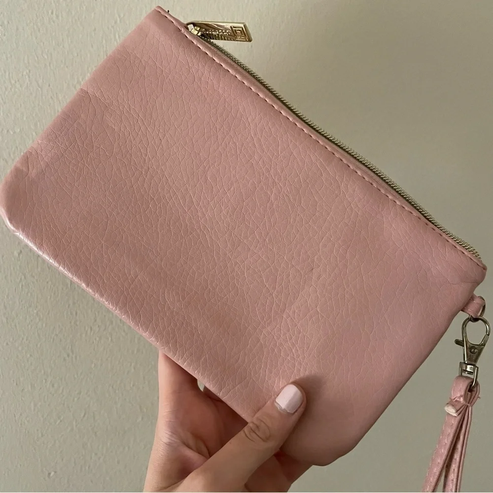 Liz Claiborne‎ pink and black clutch with gold detail and zipper delicate